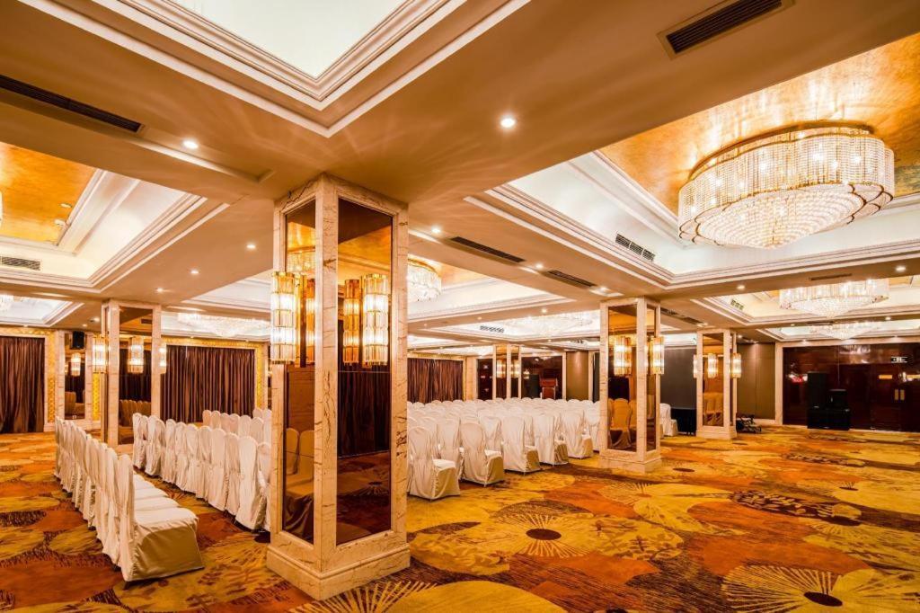 Chengdu Rising Butterfly Hotel מראה חיצוני תמונה