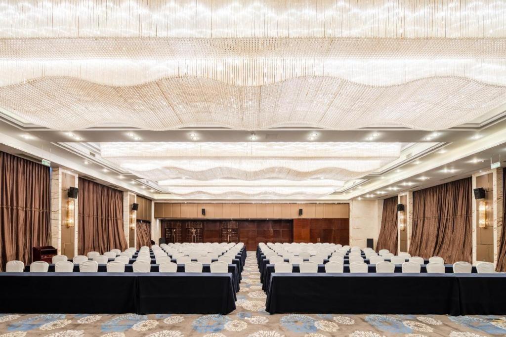 Chengdu Rising Butterfly Hotel מראה חיצוני תמונה