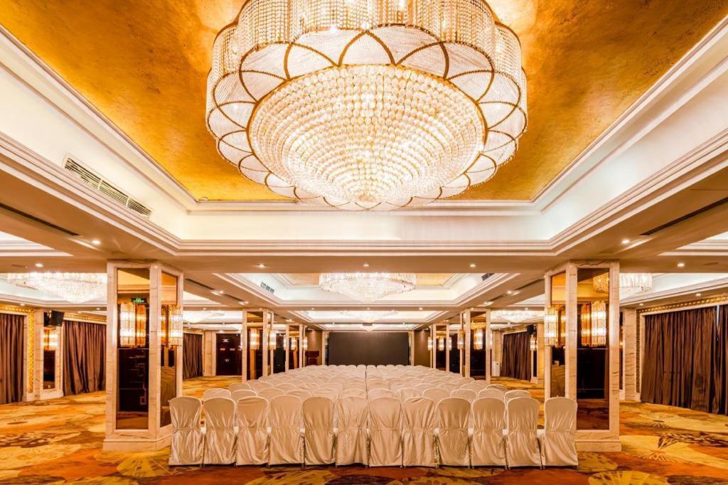 Chengdu Rising Butterfly Hotel מראה חיצוני תמונה
