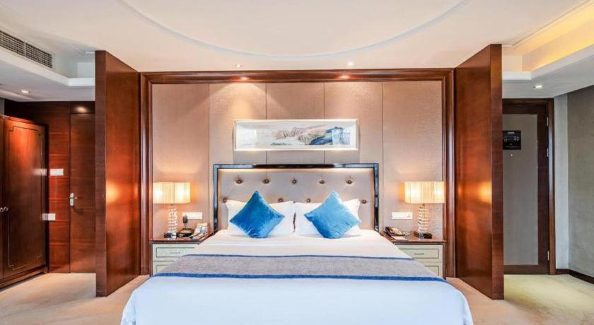 Chengdu Rising Butterfly Hotel מראה חיצוני תמונה