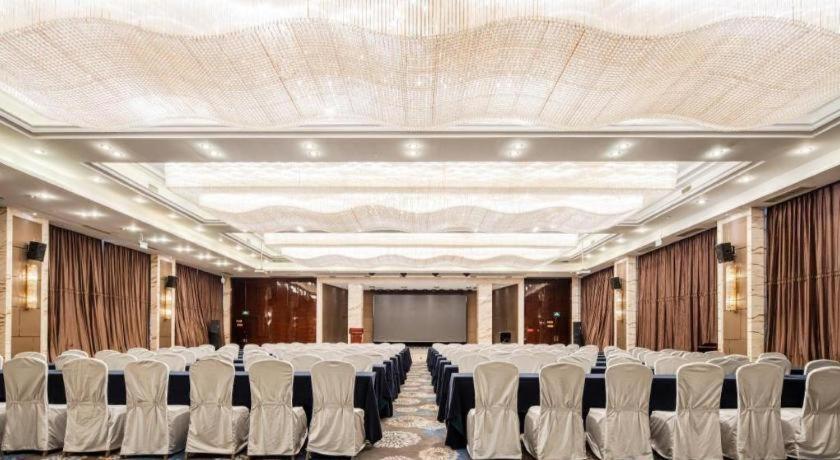 Chengdu Rising Butterfly Hotel מראה חיצוני תמונה