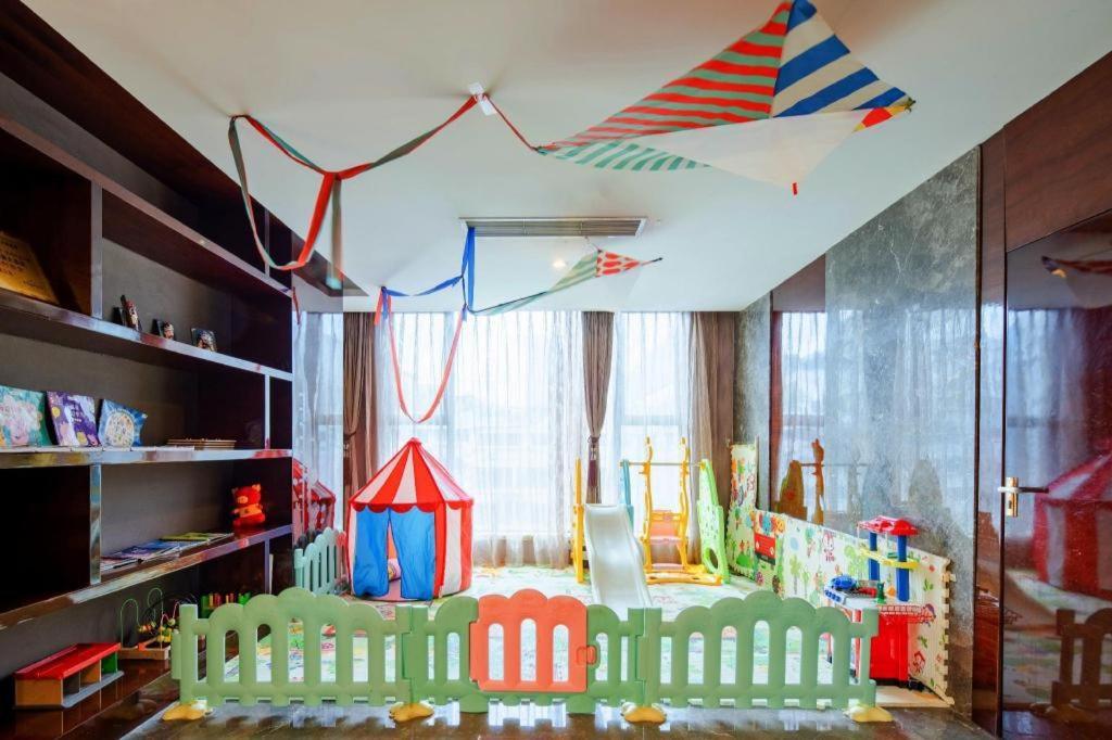 Chengdu Rising Butterfly Hotel מראה חיצוני תמונה
