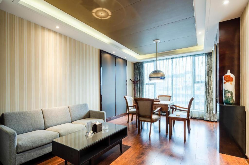 Chengdu Rising Butterfly Hotel מראה חיצוני תמונה