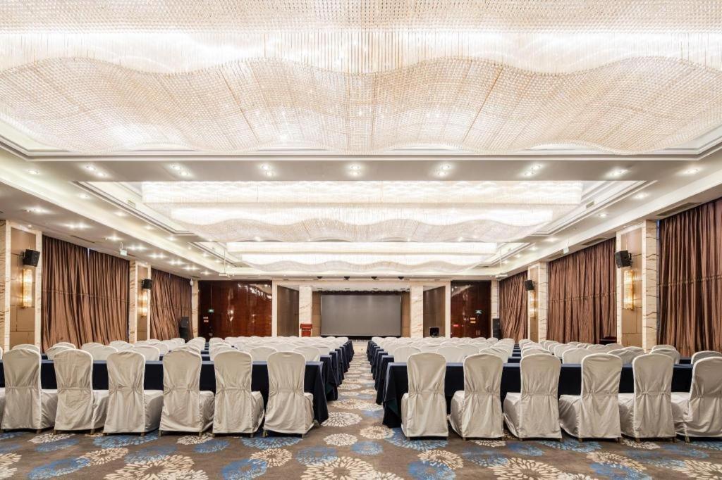Chengdu Rising Butterfly Hotel מראה חיצוני תמונה